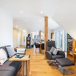 Schatz Apartment